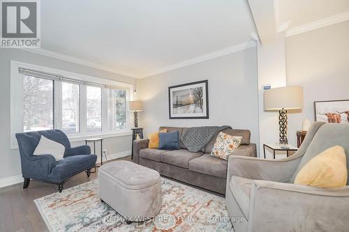 892 Sixth Street, Mississauga, ON - Indoor Photo Showing Living Room