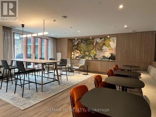 324 - 8 Beverley Glen Boulevard, Vaughan, ON - Indoor