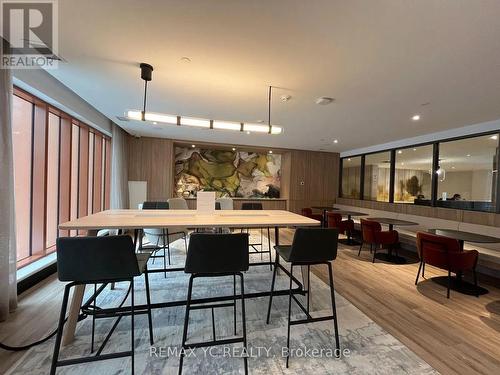 324 - 8 Beverley Glen Boulevard, Vaughan, ON - Indoor