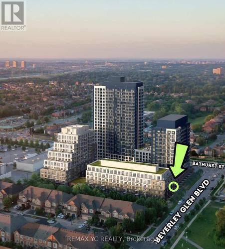 324 - 8 Beverley Glen Boulevard, Vaughan, ON - Outdoor With View