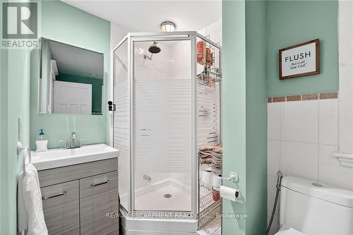 207 Edgemont Street S, Hamilton, ON - Indoor Photo Showing Bathroom