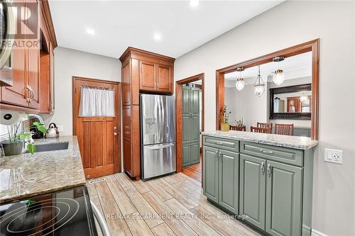 207 Edgemont Street S, Hamilton, ON - Indoor Photo Showing Kitchen