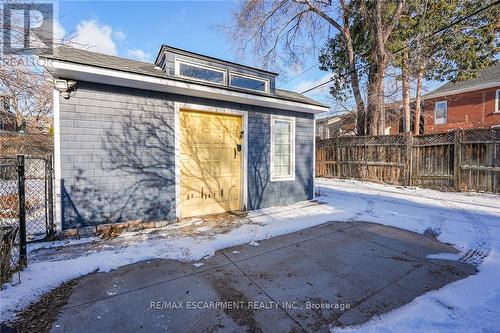 207 Edgemont Street S, Hamilton, ON - Outdoor