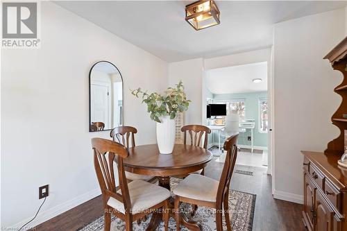 18 Flanders Avenue, St. Catharines, ON - Indoor Photo Showing Dining Room