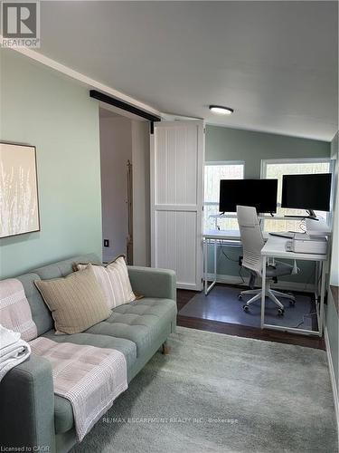 18 Flanders Avenue, St. Catharines, ON - Indoor Photo Showing Office