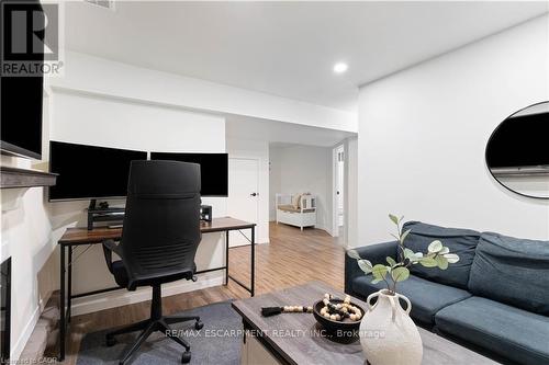 18 Flanders Avenue, St. Catharines, ON - Indoor Photo Showing Office