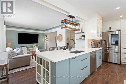 18 Flanders Avenue, St. Catharines, ON - Indoor Photo Showing Kitchen