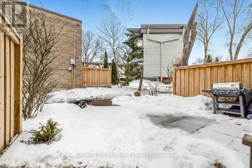117 - 246 Milestone Crescent, Aurora, ON - Outdoor