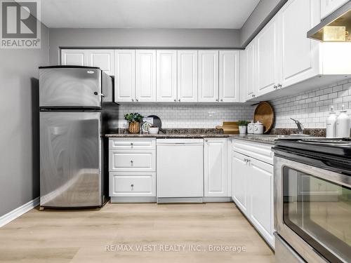 117 - 246 Milestone Crescent, Aurora, ON - Indoor Photo Showing Kitchen