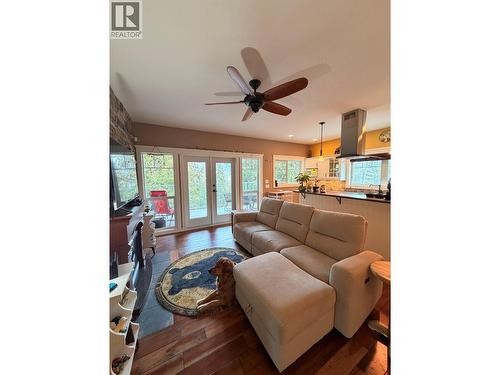 3970 Talin Place, Eagle Bay, BC - Indoor Photo Showing Living Room