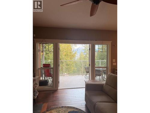 3970 Talin Place, Eagle Bay, BC - Indoor Photo Showing Living Room