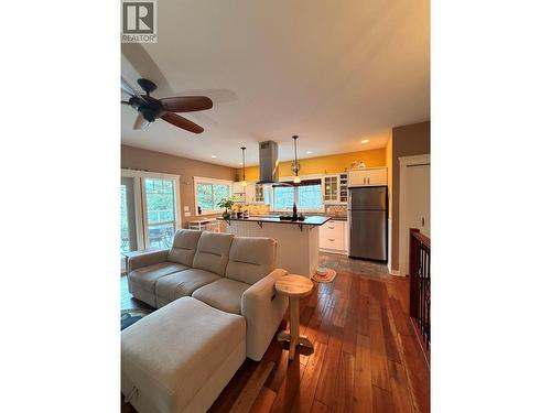 3970 Talin Place, Eagle Bay, BC - Indoor Photo Showing Living Room