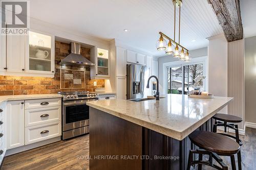 92 Zachary Place, Whitby (Brooklin), ON - Indoor Photo Showing Kitchen With Upgraded Kitchen