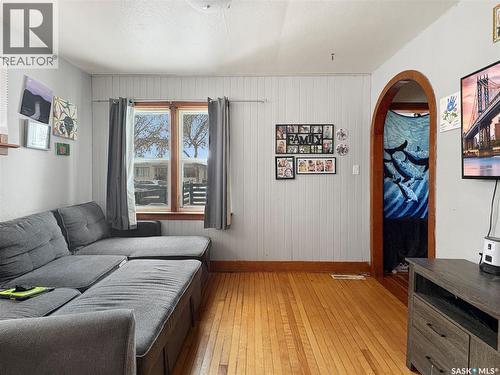1062 104Th Street, North Battleford, SK - Indoor Photo Showing Living Room