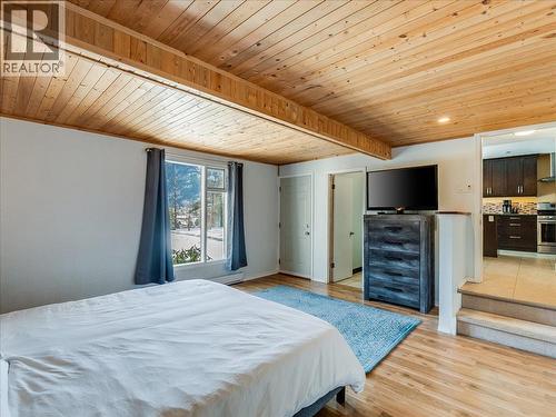 2329 5Th Avenue, Castlegar, BC - Indoor Photo Showing Bedroom