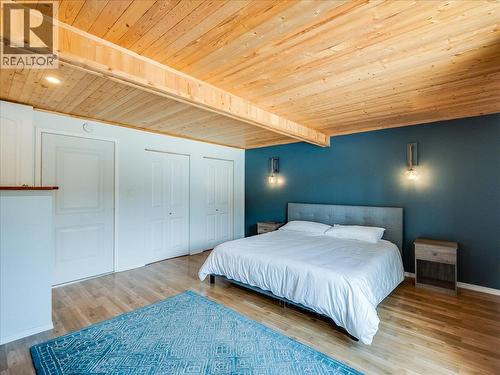 2329 5Th Avenue, Castlegar, BC - Indoor Photo Showing Bedroom