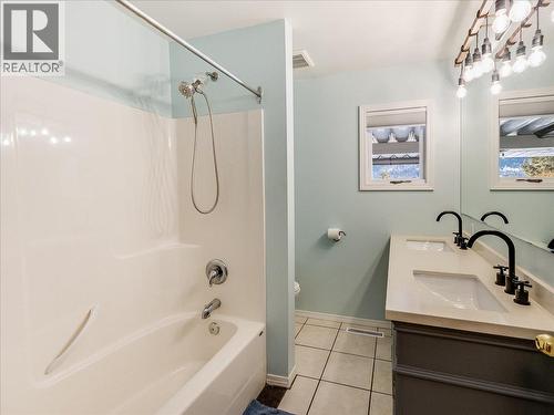 2329 5Th Avenue, Castlegar, BC - Indoor Photo Showing Bathroom