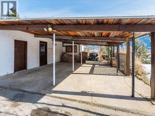 2329 5Th Avenue, Castlegar, BC - Outdoor