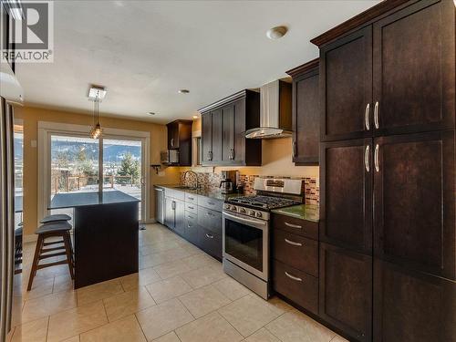 2329 5Th Avenue, Castlegar, BC - Indoor Photo Showing Kitchen
