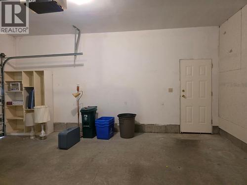6660 21St Street, Grand Forks, BC - Indoor Photo Showing Garage