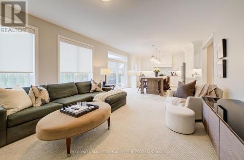24 Festival Way, Hamilton, ON - Indoor Photo Showing Living Room