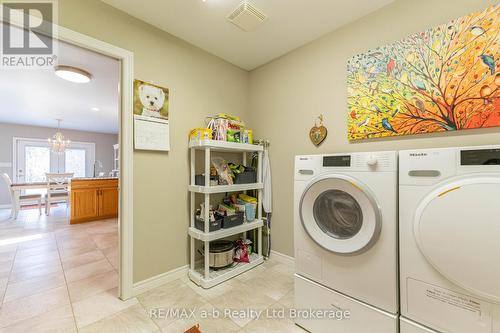 90 Weston Drive, Tillsonburg, ON - Indoor Photo Showing Laundry Room