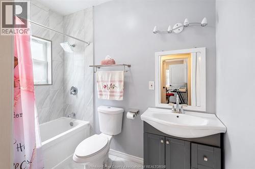 1139 Wellington, Windsor, ON - Indoor Photo Showing Bathroom