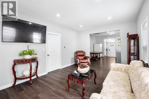 1139 Wellington, Windsor, ON - Indoor Photo Showing Living Room