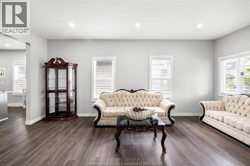 1139 Wellington, Windsor, ON - Indoor Photo Showing Living Room
