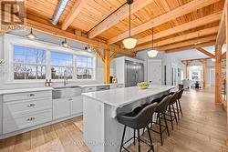 Kitchen w/ Walk In Pantry - Main Level - 