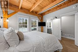 Primary Bedroom - Main Level - 