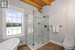 4pc Ensuite Bath w/ Double Sinks - Main Level - 