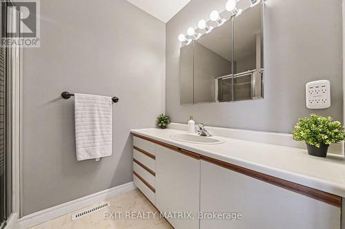 39 Lapointe Boulevard, Russell, ON - Indoor Photo Showing Bathroom