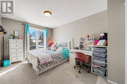 39 Lapointe Boulevard, Russell, ON - Indoor Photo Showing Bedroom