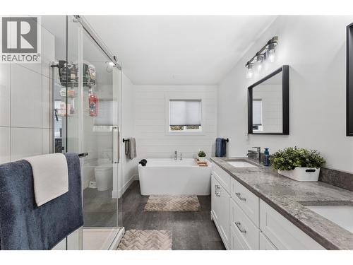932 Mccartney Road, West Kelowna, BC - Indoor Photo Showing Bathroom