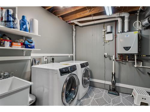 932 Mccartney Road, West Kelowna, BC - Indoor Photo Showing Laundry Room