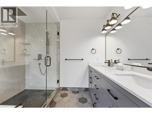 124 Sarsons Road Unit# 17, Vernon, BC - Indoor Photo Showing Bathroom