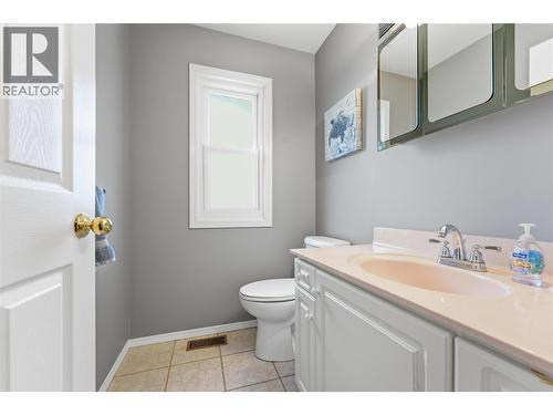 124 Sarsons Road Unit# 17, Vernon, BC - Indoor Photo Showing Bathroom