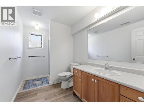 124 Sarsons Road Unit# 17, Vernon, BC - Indoor Photo Showing Bathroom