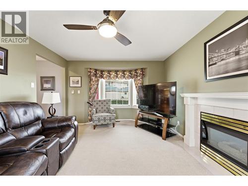 124 Sarsons Road Unit# 17, Vernon, BC - Indoor Photo Showing Living Room With Fireplace