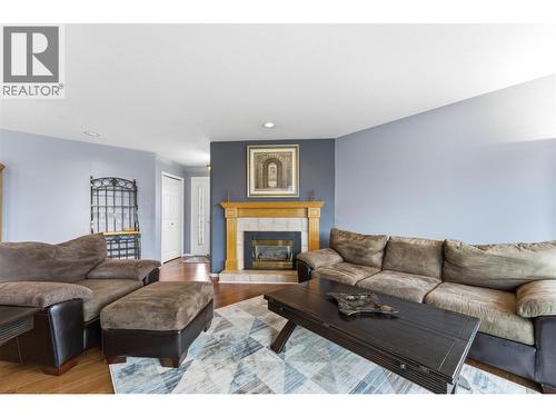 124 Sarsons Road Unit# 17, Vernon, BC - Indoor Photo Showing Living Room With Fireplace