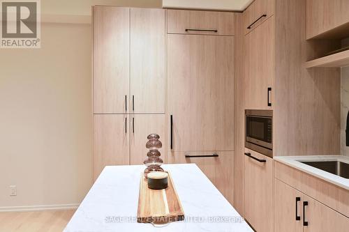 101 - 109 Erskine Avenue, Toronto, ON - Indoor Photo Showing Kitchen