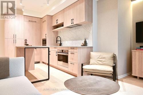 101 - 109 Erskine Avenue, Toronto, ON - Indoor Photo Showing Kitchen