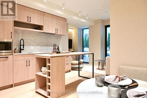 101 - 109 Erskine Avenue, Toronto, ON - Indoor Photo Showing Kitchen