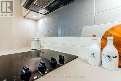 2401 E - 70 Princess Street, Toronto, ON - Indoor