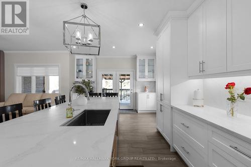 18 Todd Drive, Barrie, ON - Indoor Photo Showing Kitchen