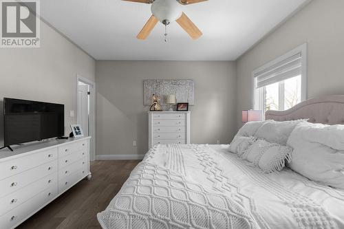 18 Todd Drive, Barrie, ON - Indoor Photo Showing Bedroom