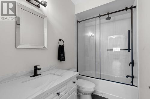 18 Todd Drive, Barrie, ON - Indoor Photo Showing Bathroom