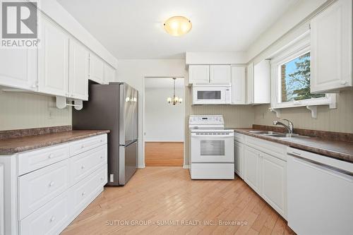 506 Petticoat Lane, Pickering, ON - Indoor Photo Showing Kitchen With Double Sink