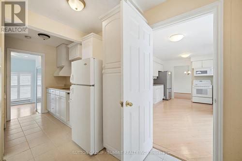 506 Petticoat Lane, Pickering, ON - Indoor Photo Showing Kitchen